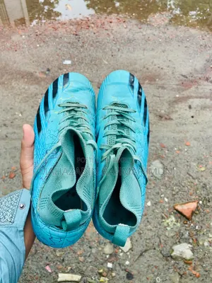 নাম: Adidas High Neck Football Boot সাইজ: ৪২
