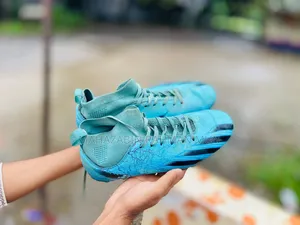 নাম: Adidas High Neck Football Boot সাইজ: ৪২