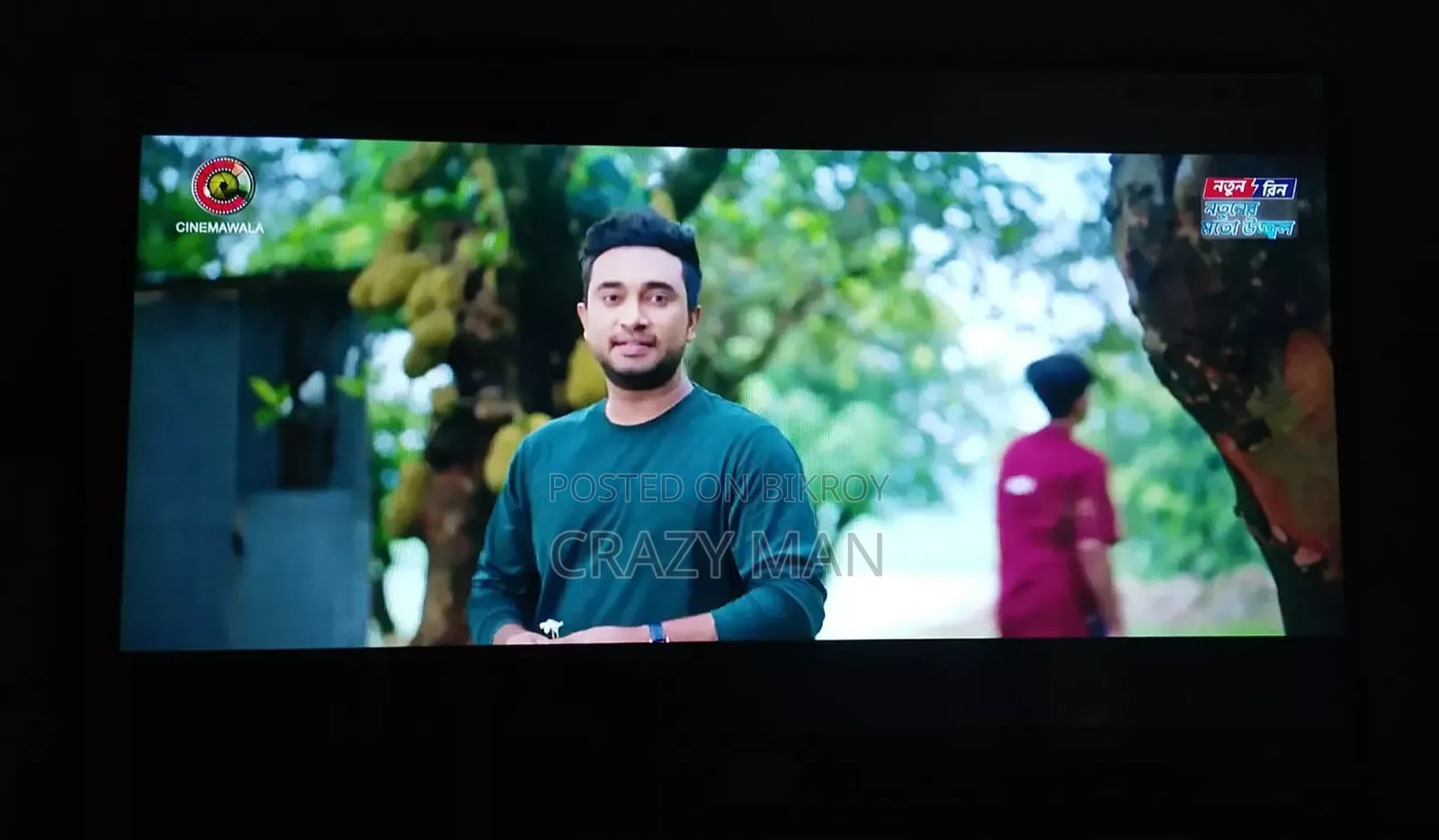 A 49" Smart TV of Singer brand will be sold