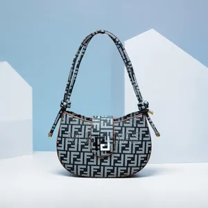 Premium Black Handbag - A bag can change your whole look!