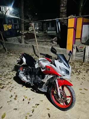 Yamaha YZF-R 2011 Red