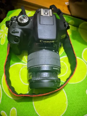Canon D2000