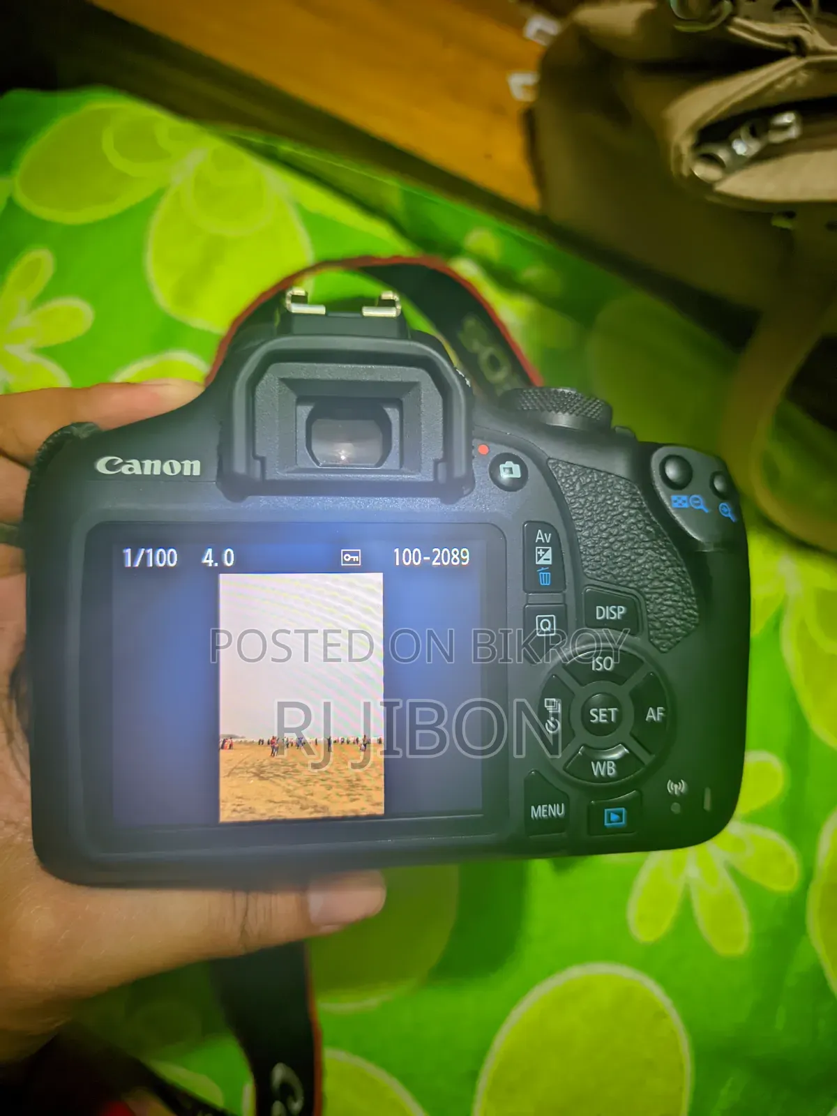 Canon D2000