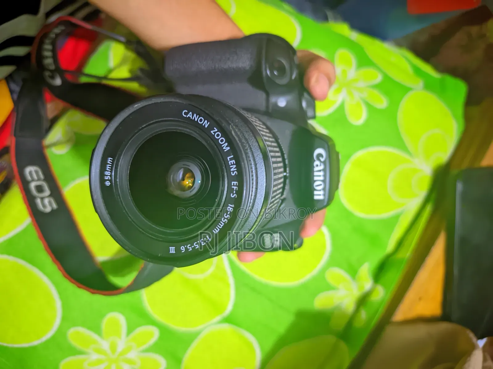 Canon D2000