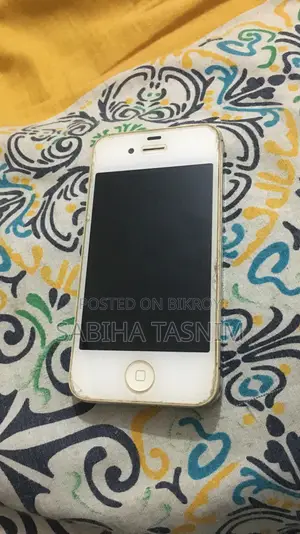 অ্যাপল আইফোন ৪ ৮ জিবি সাদা