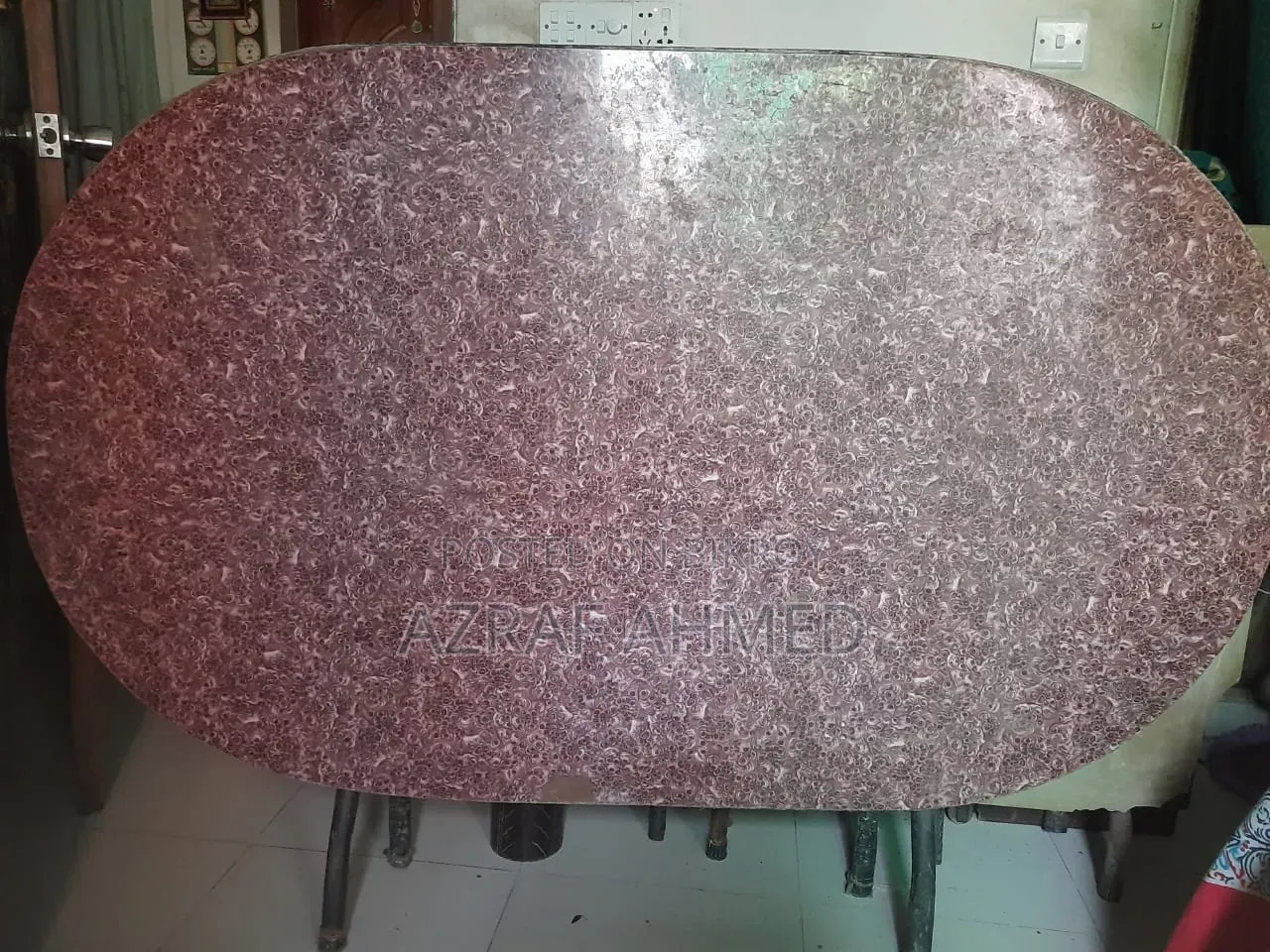 Dining Table with 4 Adjustable Wheels