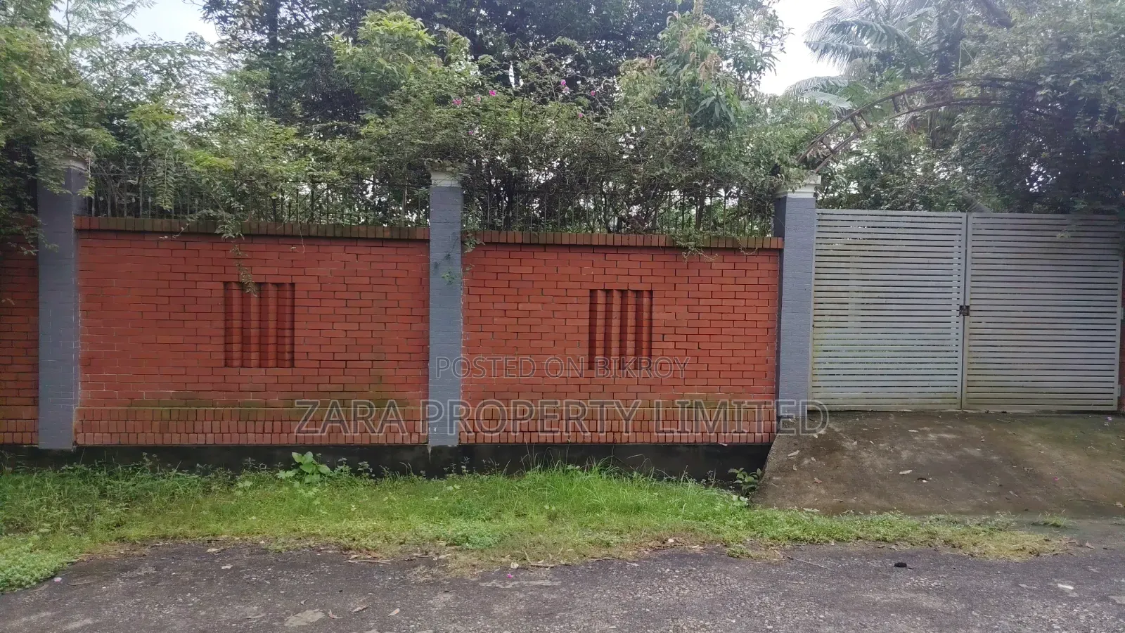 3 Katha plot for sale in Sector 15 on a low budget.