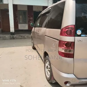 Toyota Noah 2002 Gold