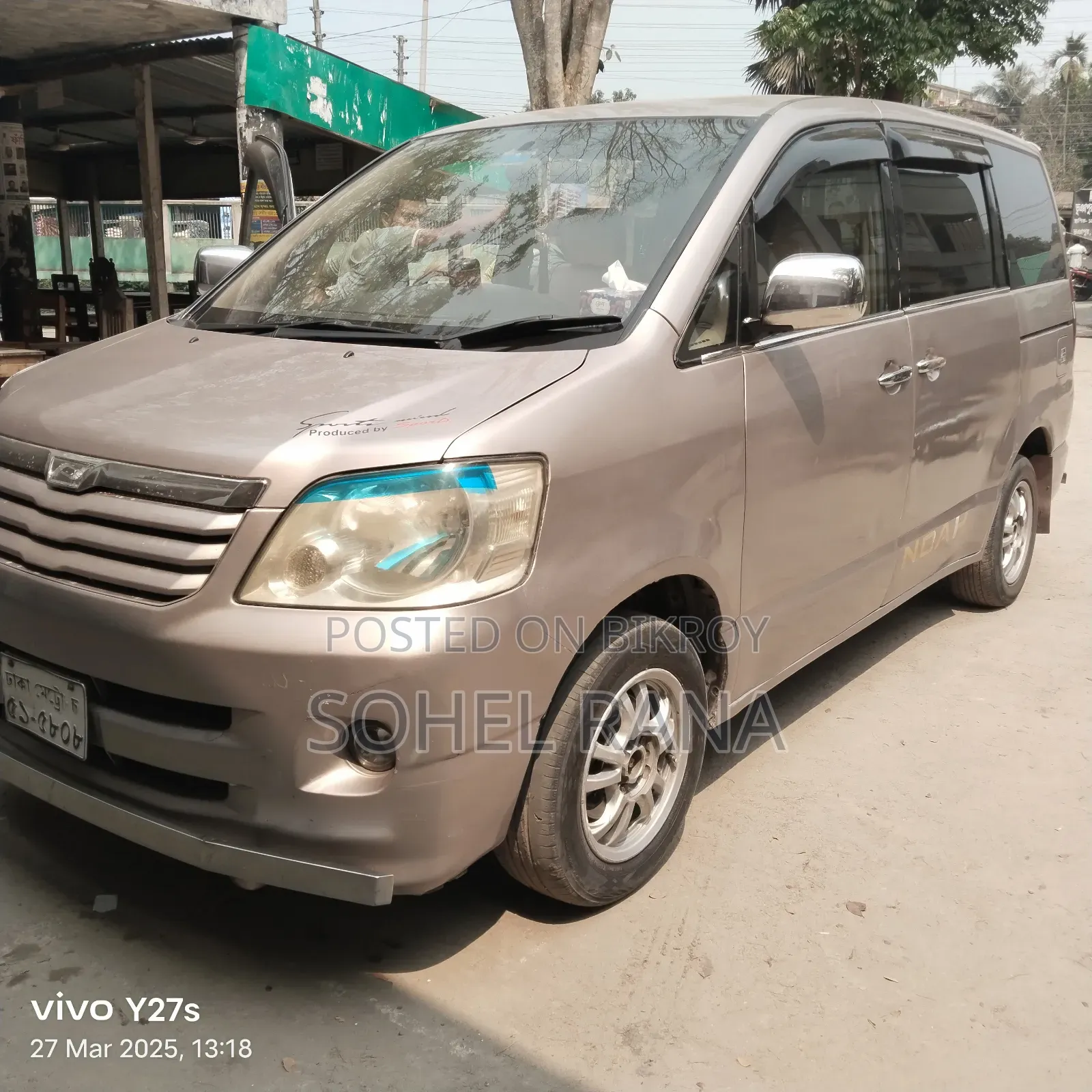 Toyota Noah 2002 Gold