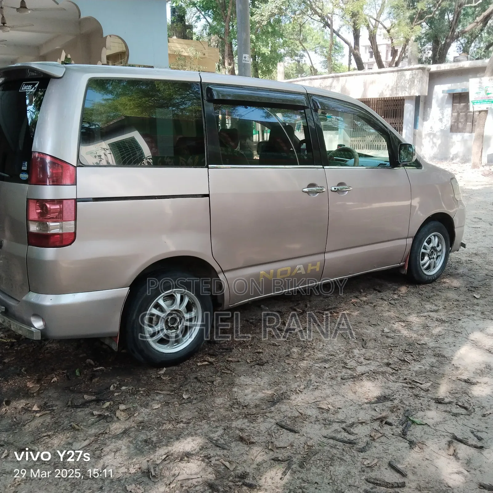 Toyota Noah 2002 Gold
