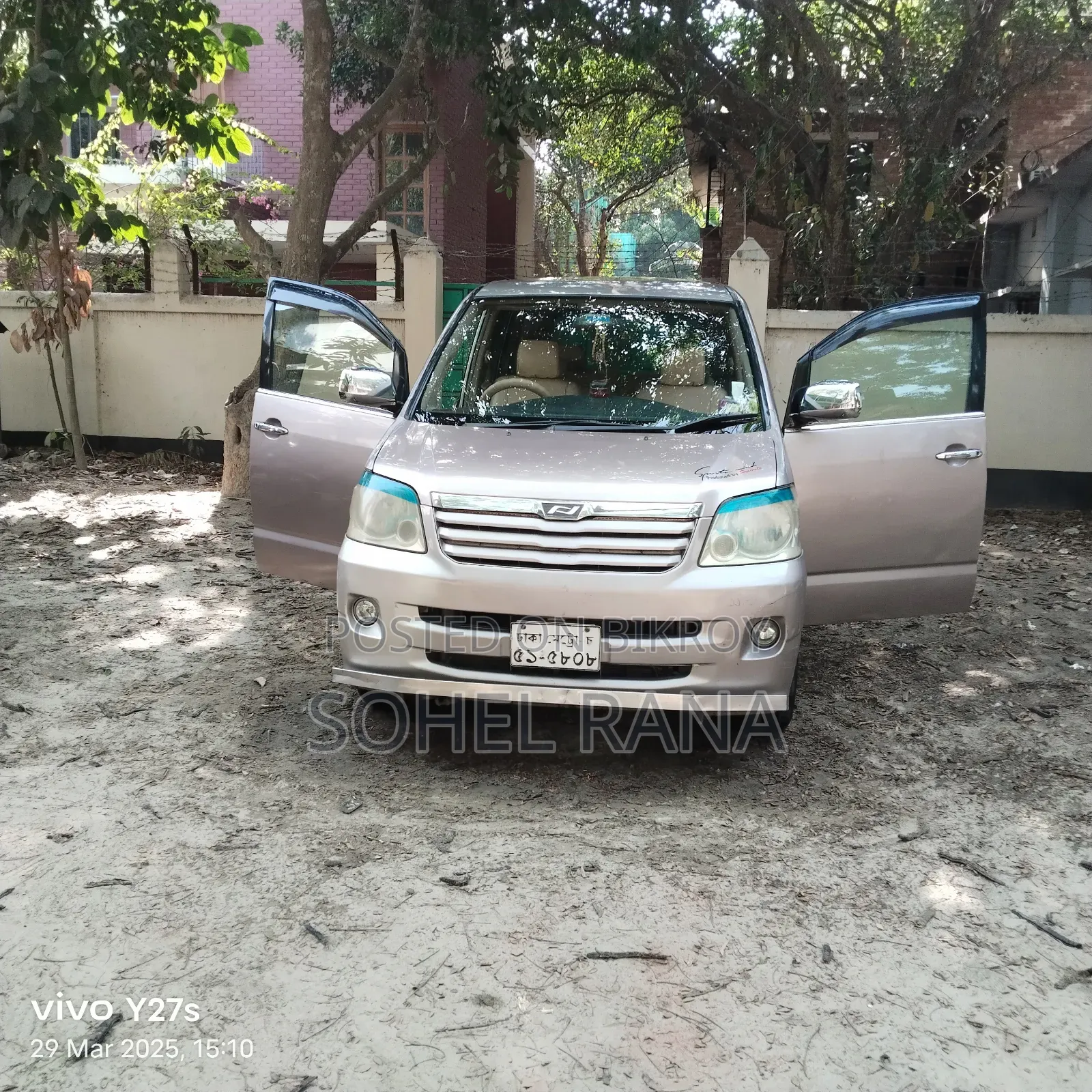 Toyota Noah 2002 Gold