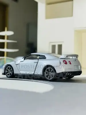 Nissan Gt-R 35. Tomica 1/64 Scale. New Condition. Delivery Not Possible