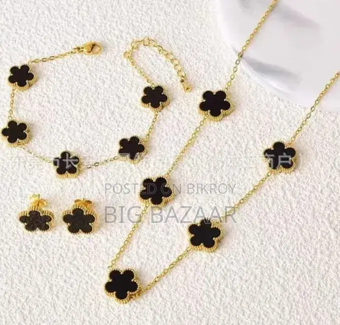 Elegant Black Clover Jewelry Set