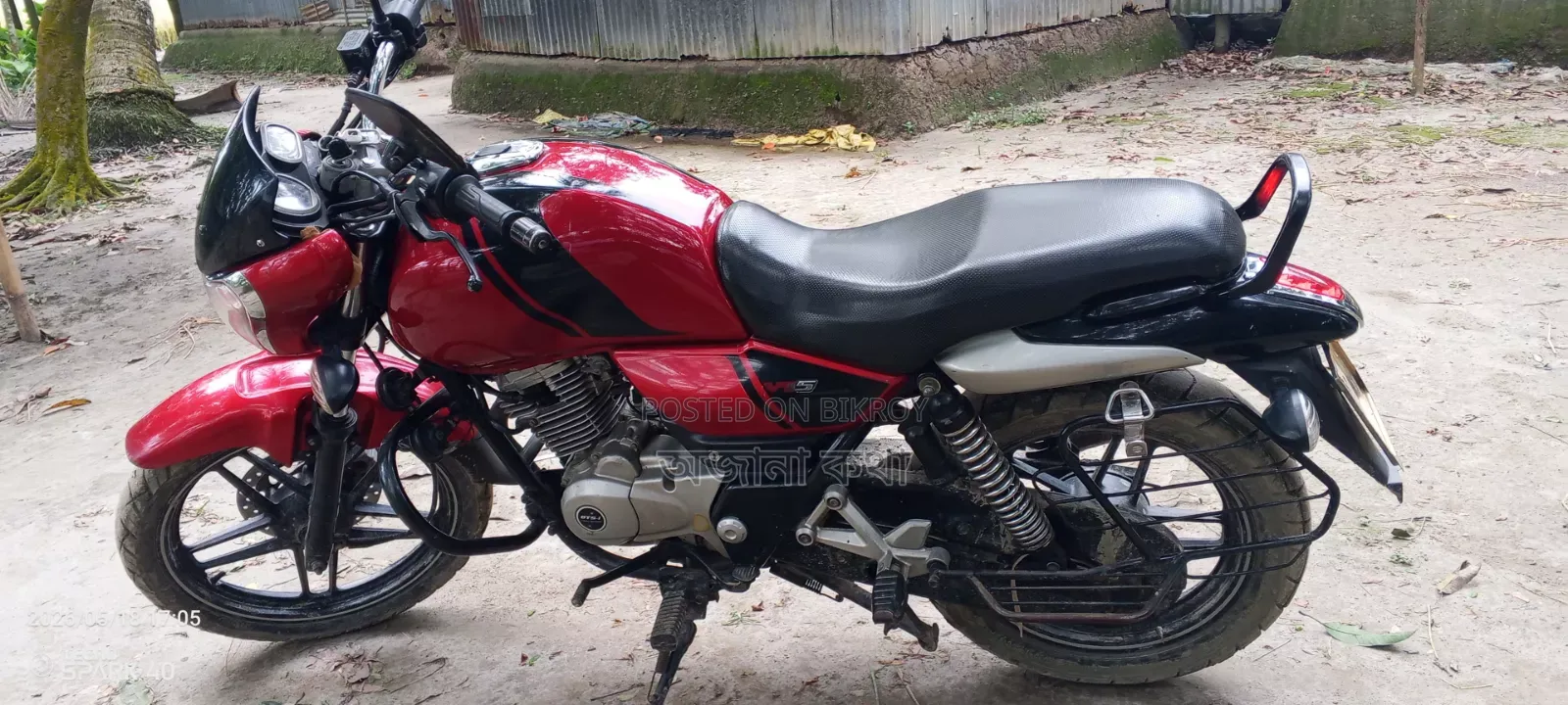 বাজাজ ভি১৫ ২০১৮ রেড