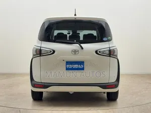 Toyota Sienta 2021 Pearl