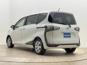 Toyota Sienta 2021 Pearl