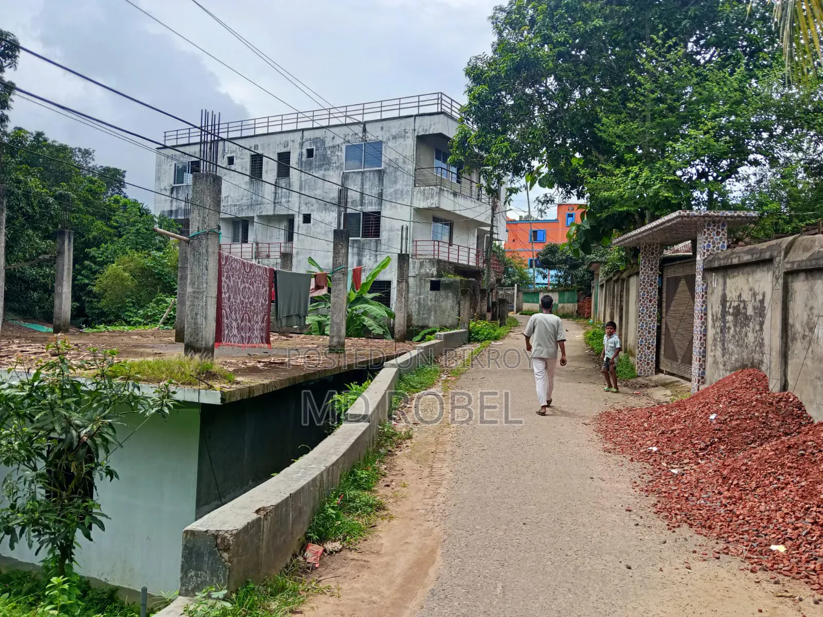 ১৮ শতক জমি ও বাড়ি বিক্রয়, বাড়ি সরকার