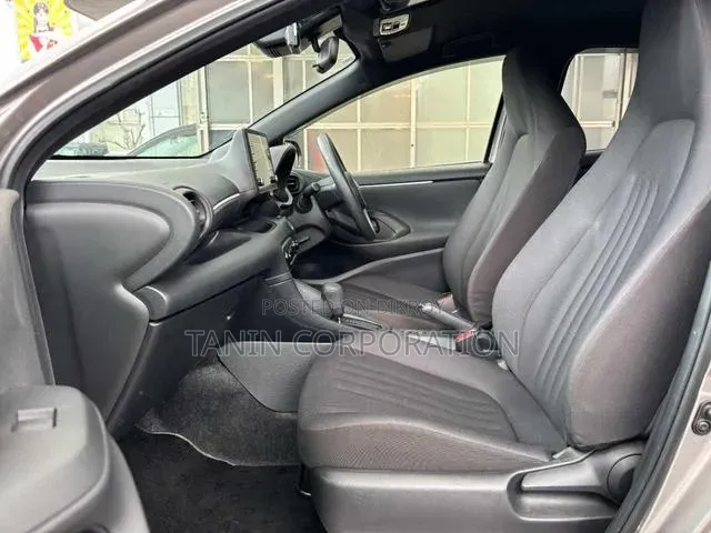 Toyota Yaris 2021 Brown