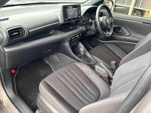 Toyota Yaris 2021 Brown