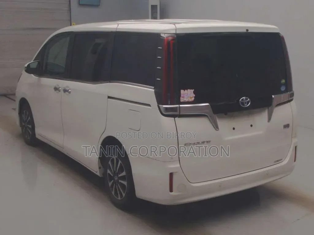 Toyota Esquire 2021 Pearl