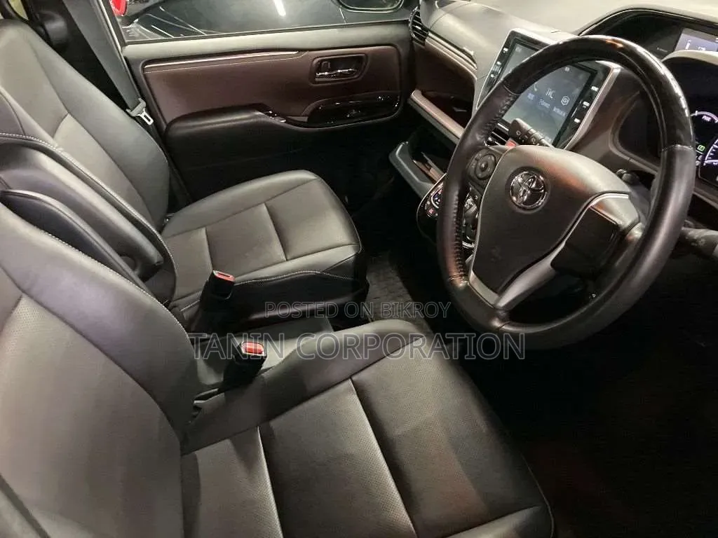 Toyota Esquire 2021 Pearl