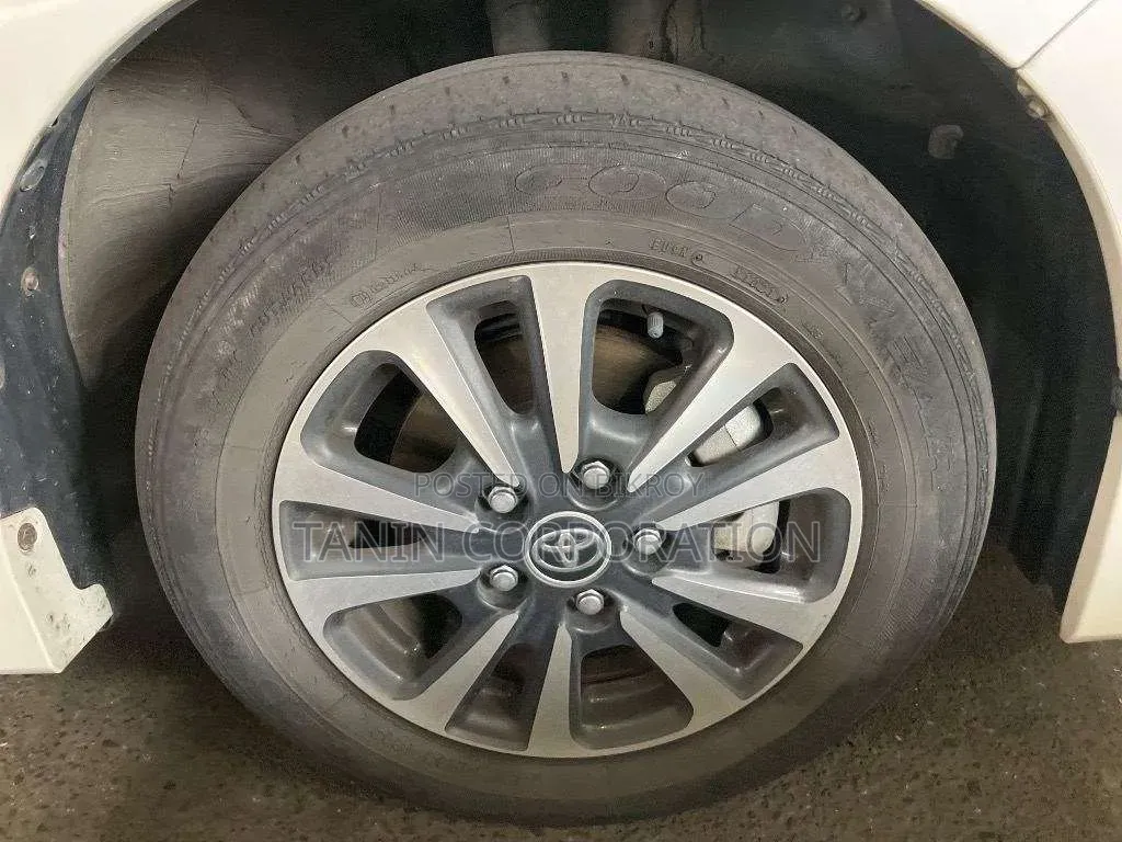 Toyota Esquire 2021 Pearl