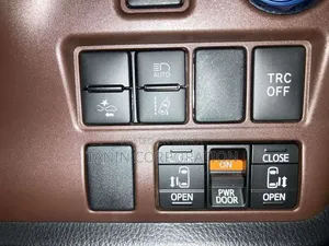 Toyota Esquire 2021 Pearl