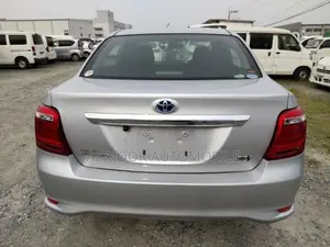 Toyota Axio 2021 Silver