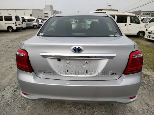 Toyota Axio 2021 Silver