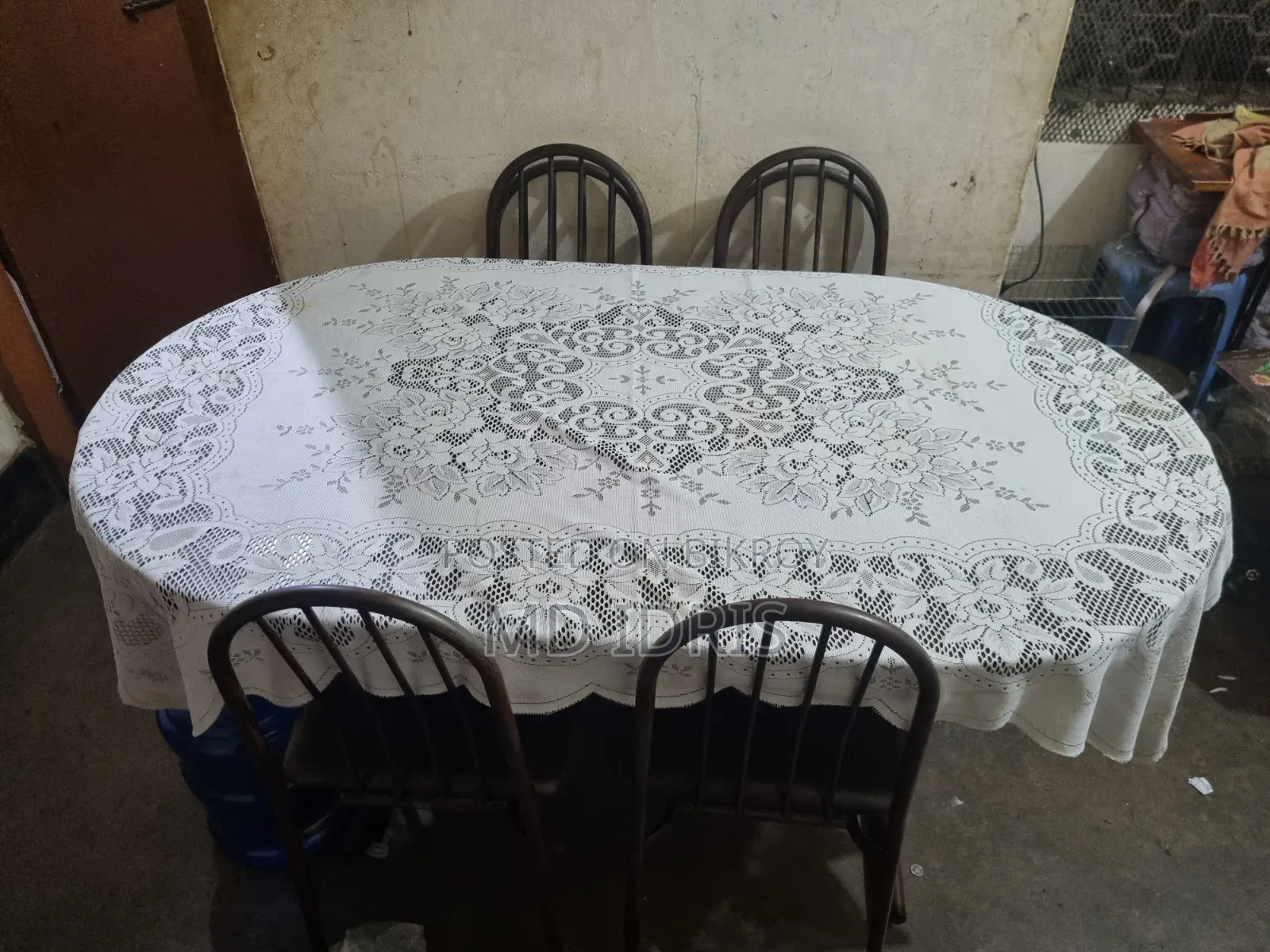Dining table for sale
