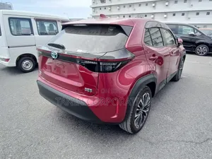 টয়োটা ইয়ারিস ক্রস ২০২২ লাল