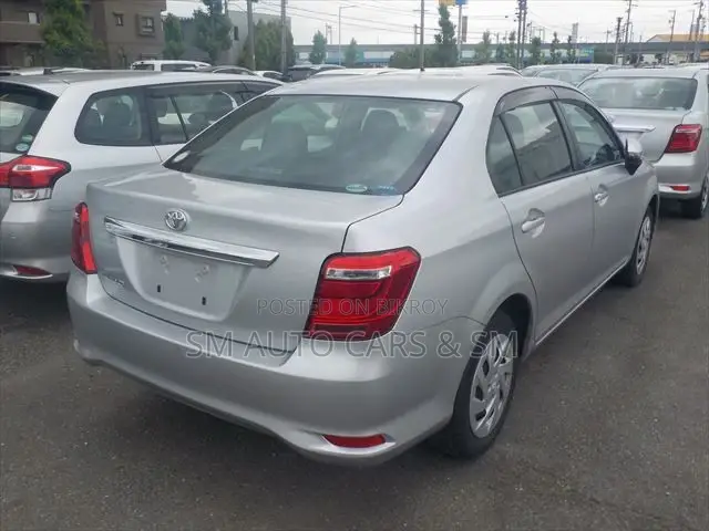 টয়োটা এক্সিও ২০২১ সিলভার