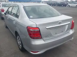 টয়োটা এক্সিও ২০২১ সিলভার