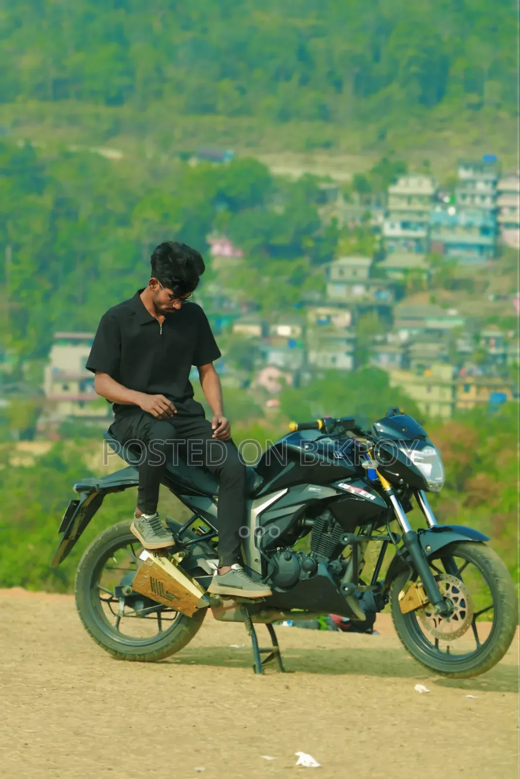 সুজুকি জিক্সার মনোটোন ২০২৩ ব্ল্যাক