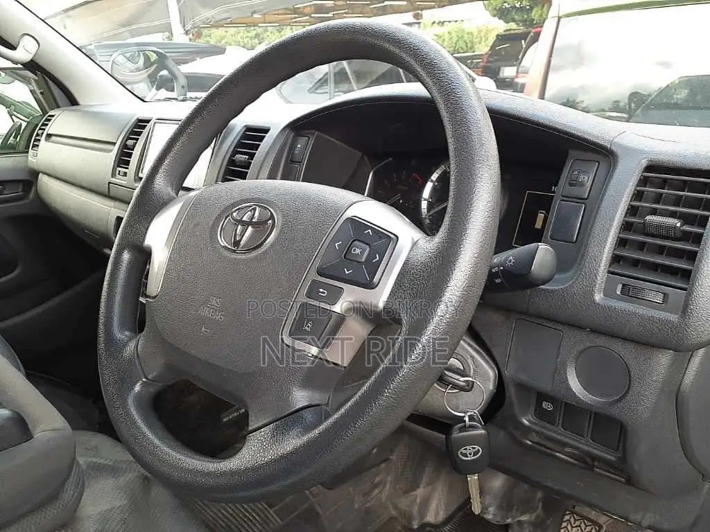 Toyota HiAce 2020 Silver