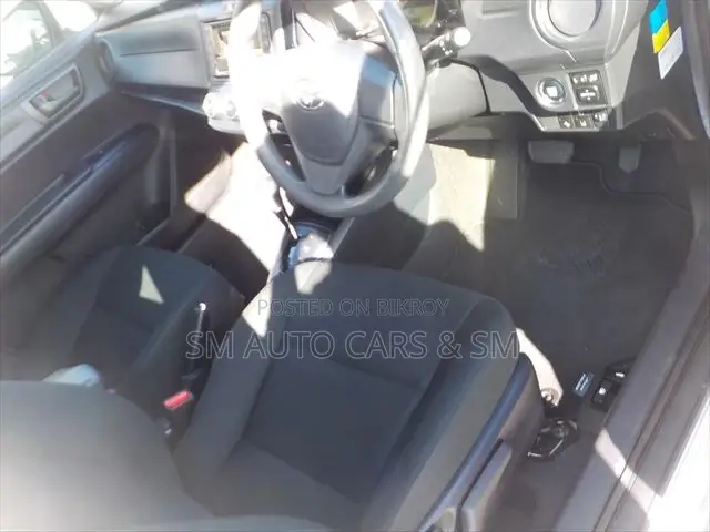 Toyota Axio 2021 Silver