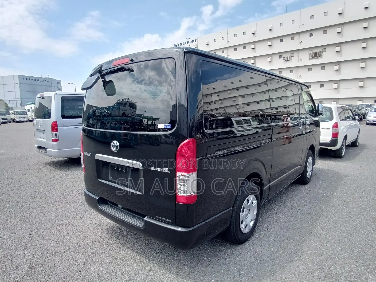 Toyota HiAce 2021 Black