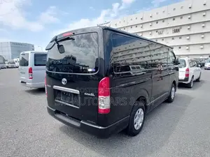 Toyota HiAce 2021 Black