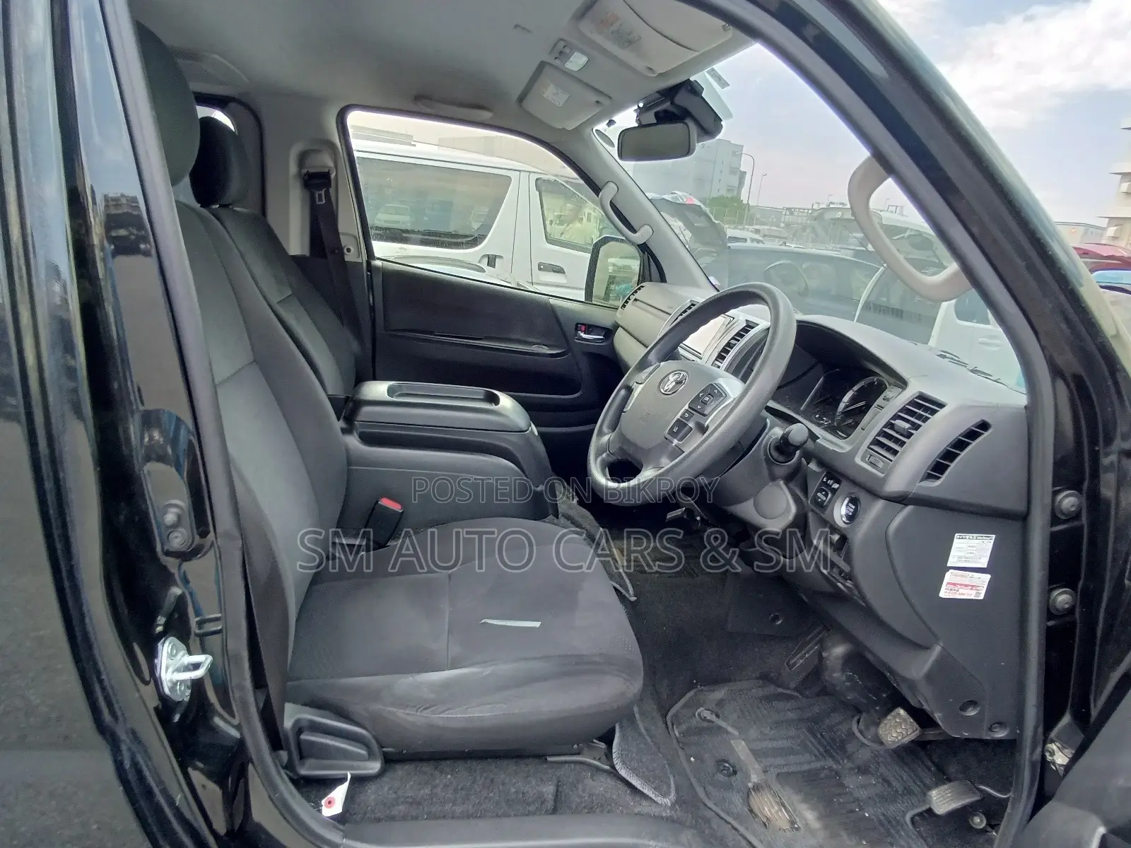Toyota HiAce 2021 Black