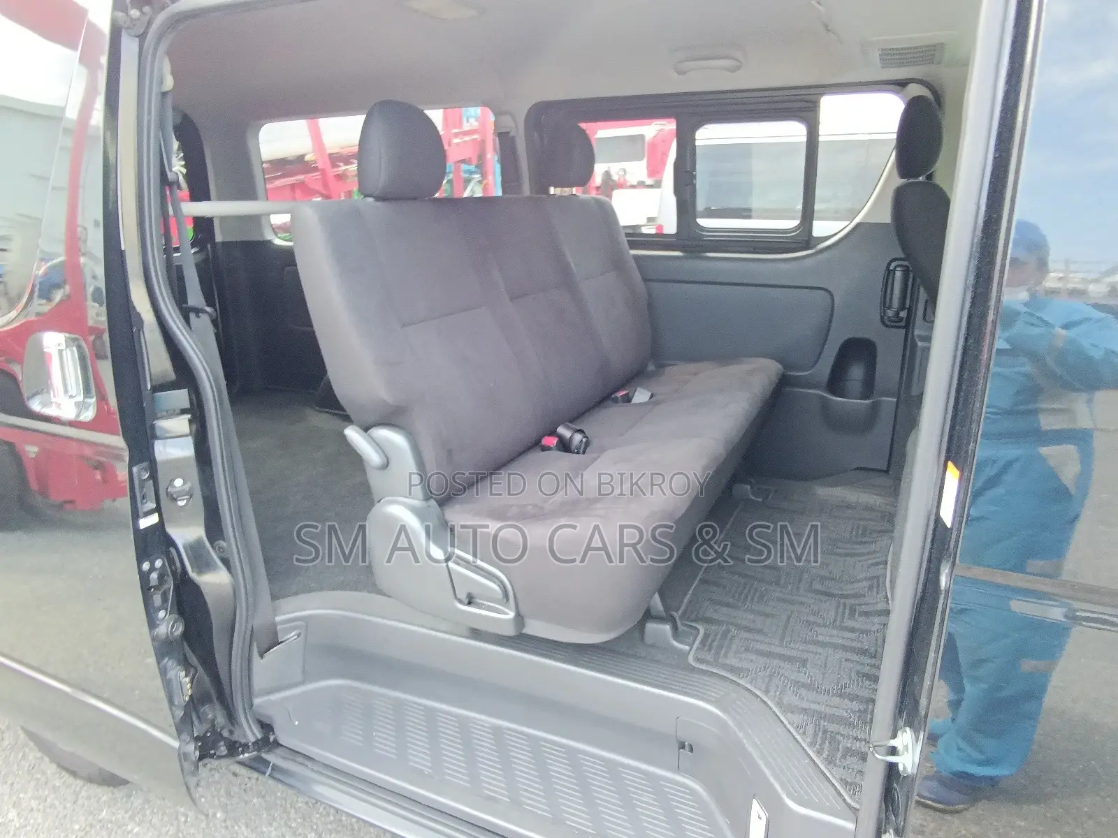 Toyota HiAce 2021 Black