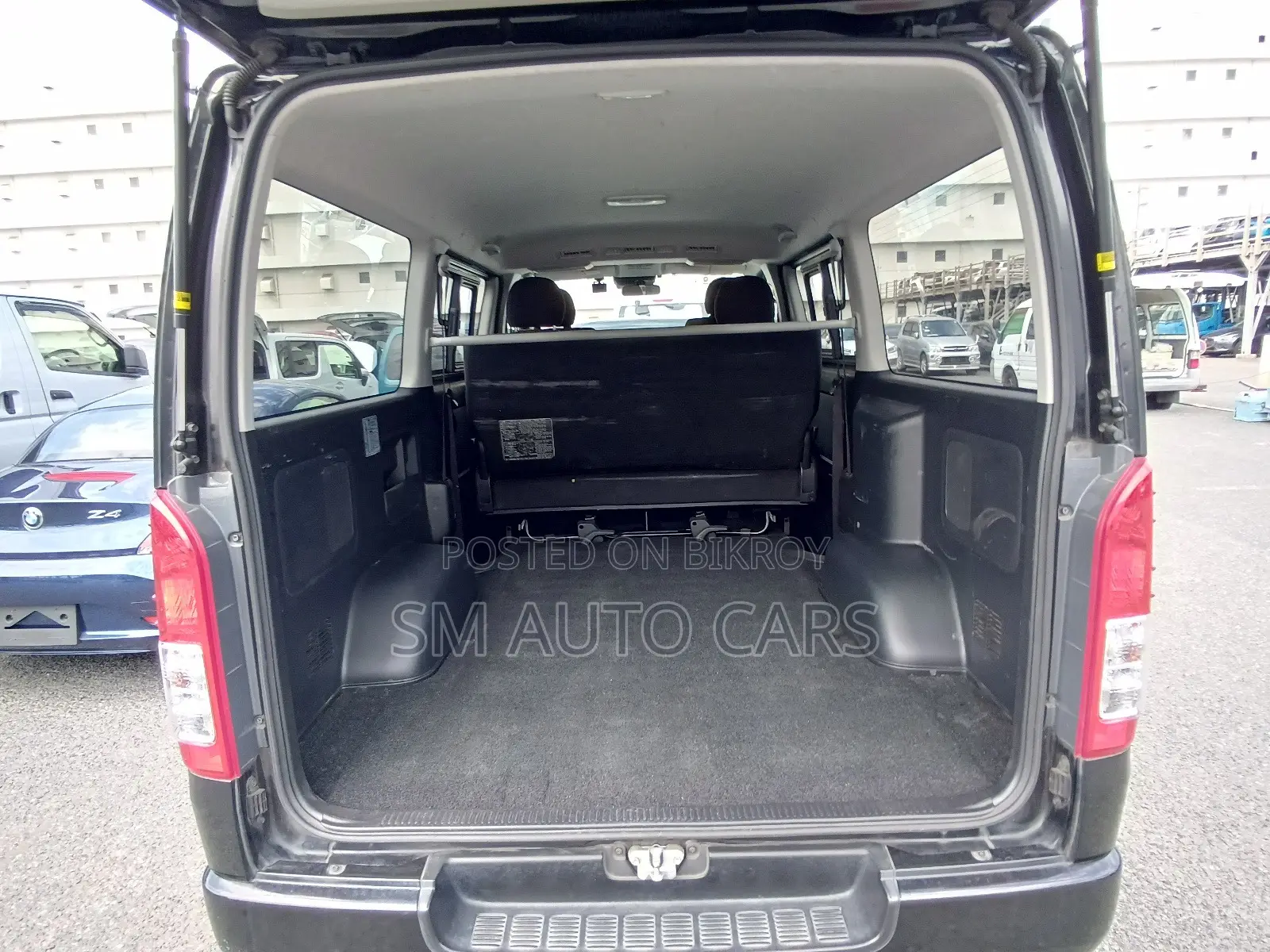 Toyota HiAce 2021 Black