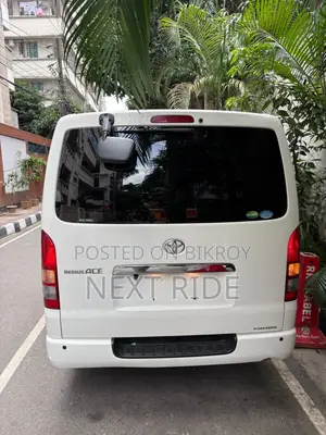 Toyota HiAce 2020 White