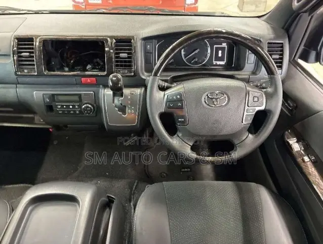 Toyota HiAce 2021 Black