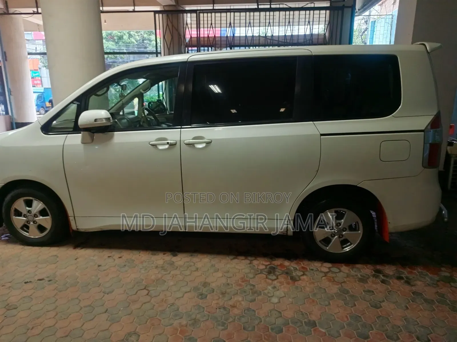 Toyota Grand HiAce 2009