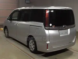 Toyota Noah 2021 Silver