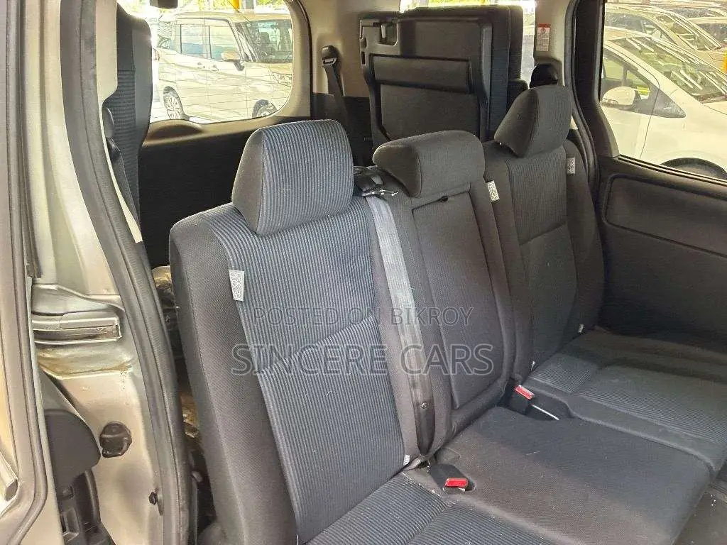 Toyota Noah 2021 Silver