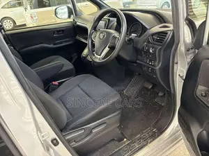 Toyota Noah 2021 Silver