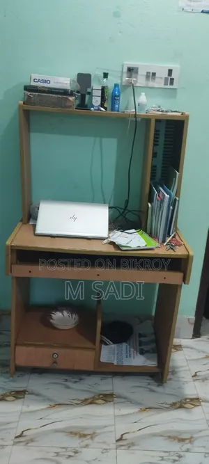 কম্পিউটার টেবিল