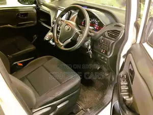 Toyota Noah 2021 Pearl