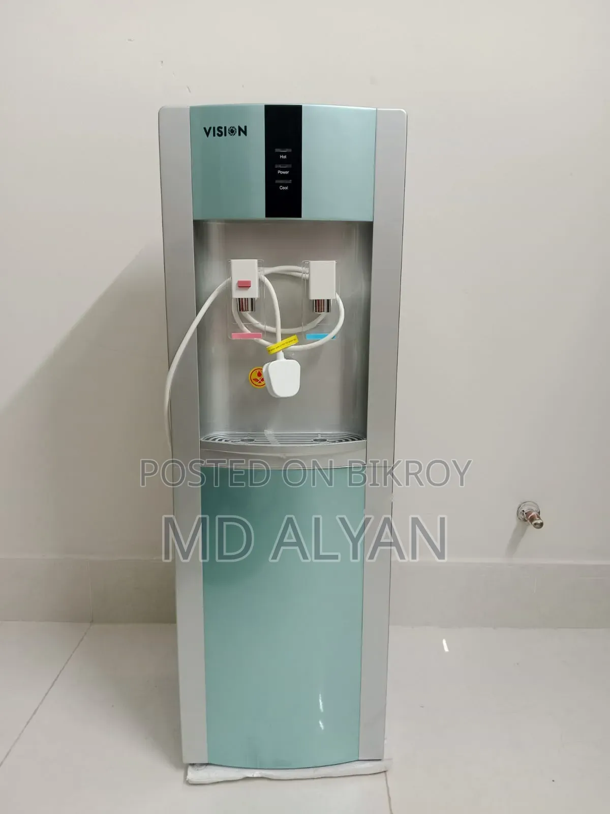 ওয়াটার ডিসপেনসার একদম নতুন‌ ভিশন কোম্পানির ।